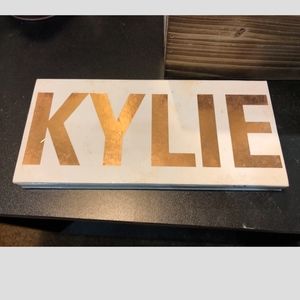 Kylie Royal Peach Pallet EUC